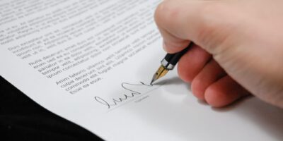 sign pen business document